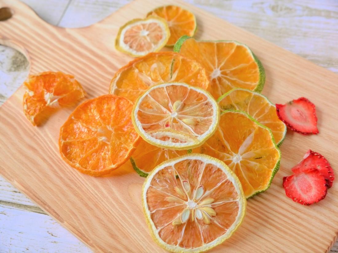 میوه خشک زیر نور آفتاب
