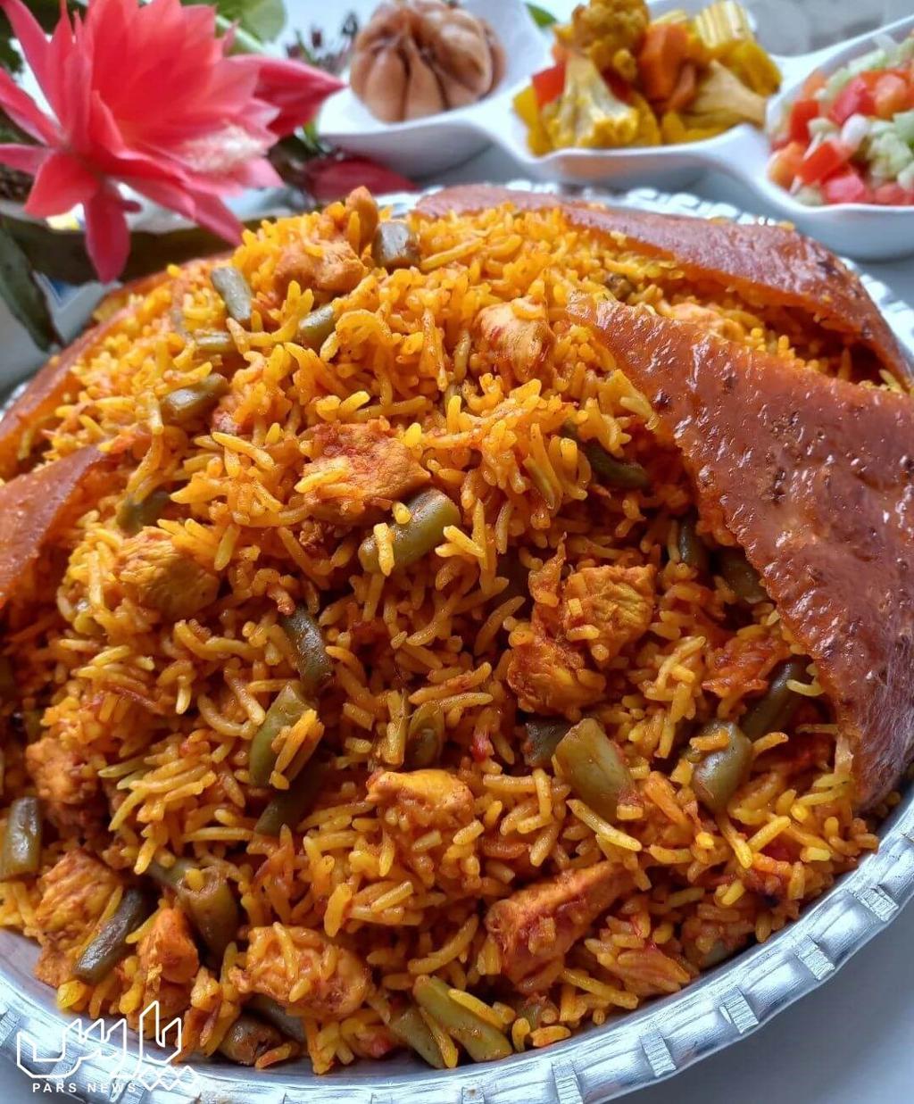 لوبیا پلو دودی آماده سرو با ته دیگ طلایی