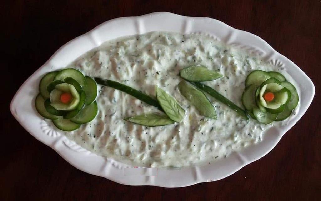 تزیین ساده ماست و خیار با طرح زیبا