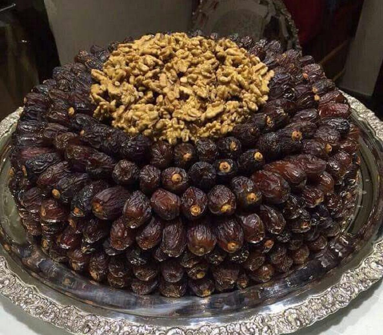 مدل تزیین خرما ساده و شیک با گردو و بادام