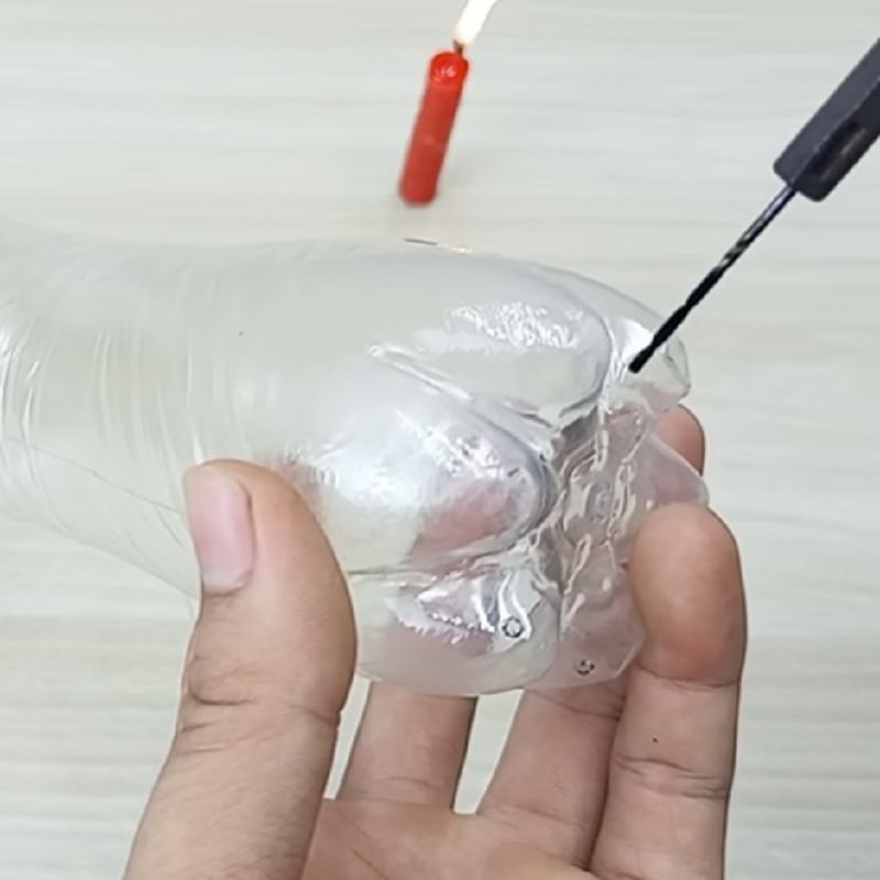 ایجاد سوراخ روی بطری برای ساخت آبپاش