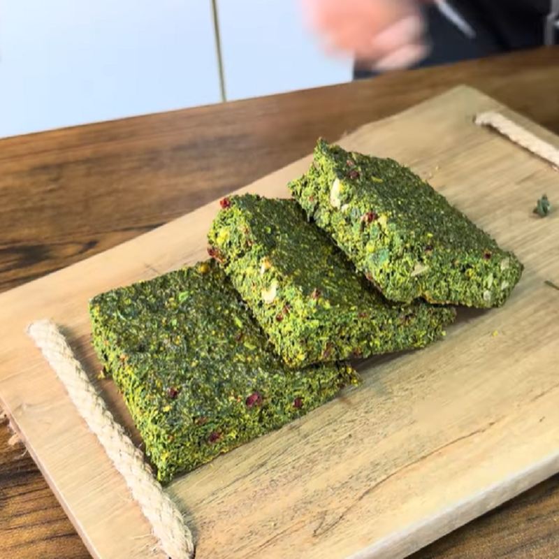 طرز تهیه کوکو سبزی با سبزی خشک