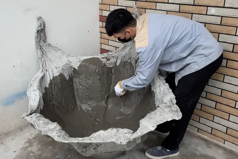 خشک شدن قطعه سیمانی ساخته شده با چتر قدیمی