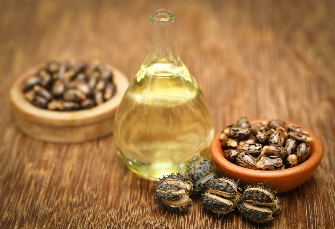 روغن کرچک برای موهای نازک و خشک