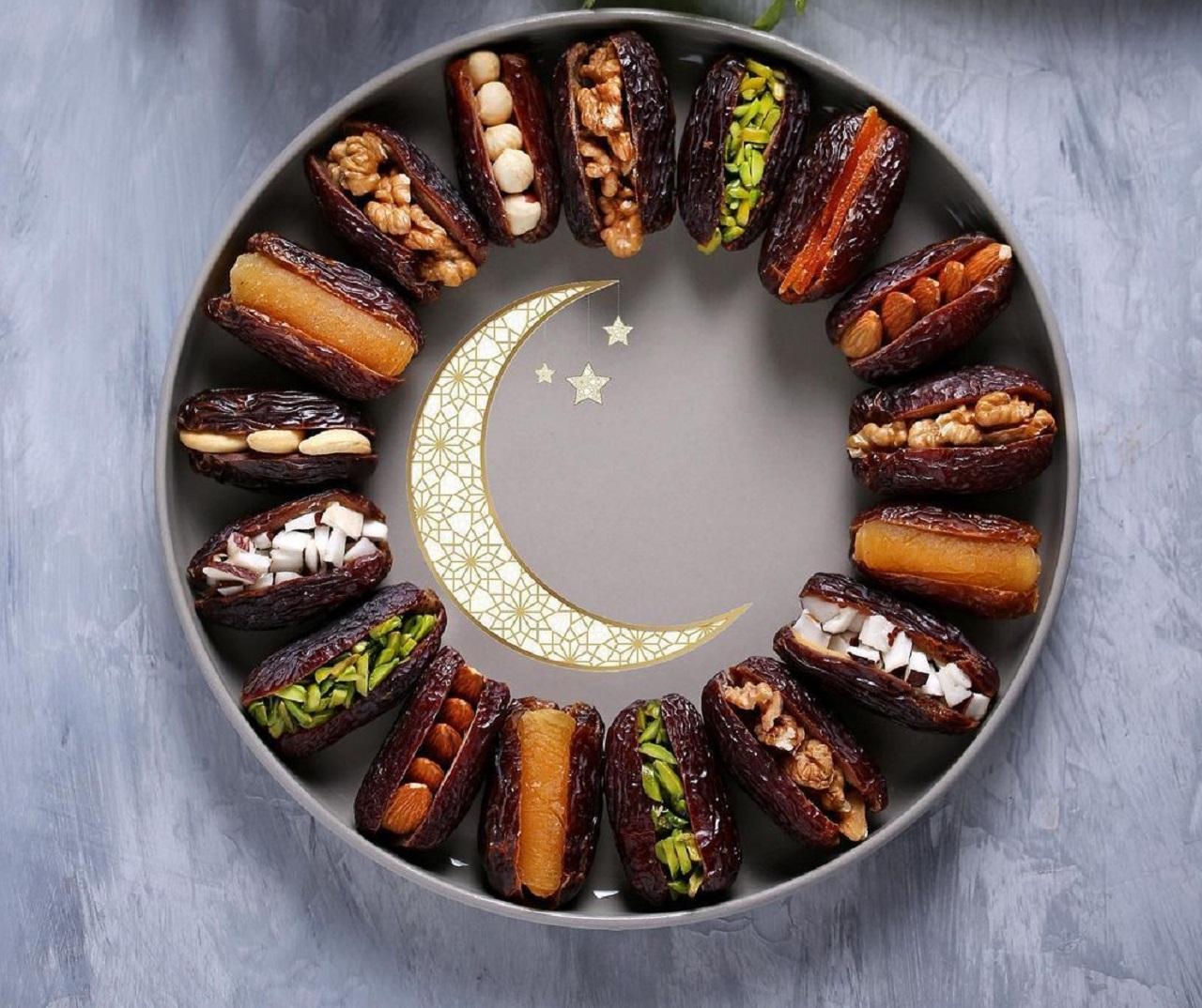 مدل تزیین خرما با مغزیجات