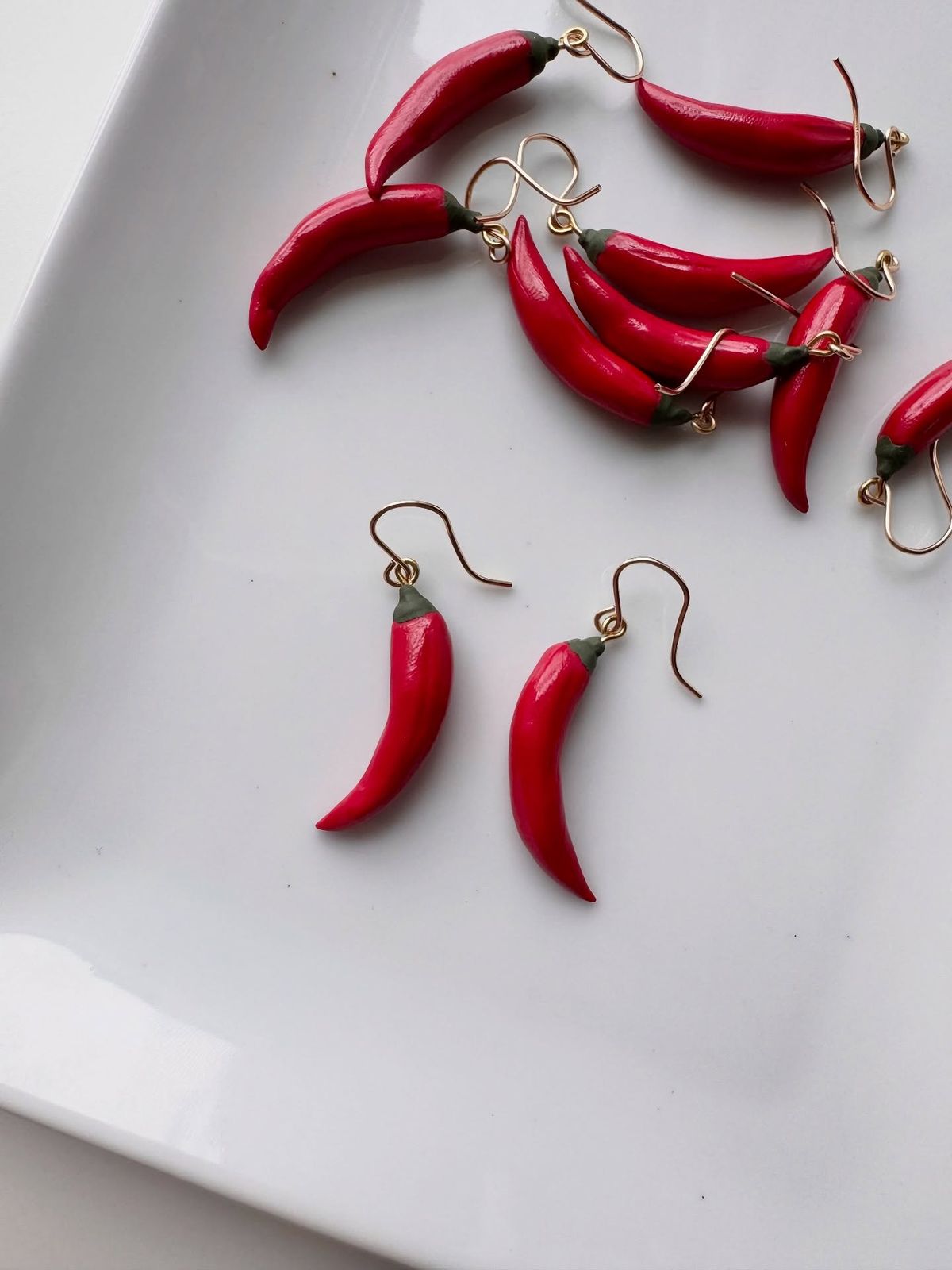 گوشواره طرح گیلاس با طراحی رنگی و فانتزی