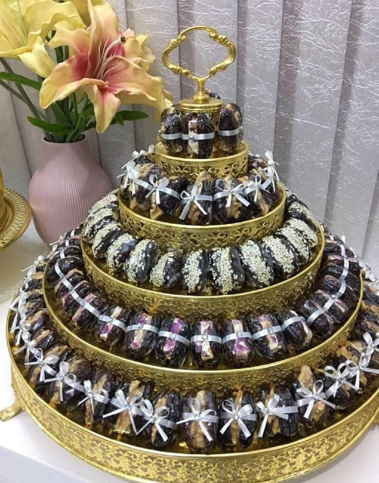 مدل تزیین خرما با مغزیجات