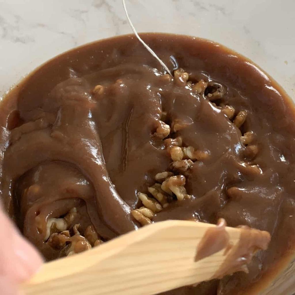 مایه غلیظ و کشدار سجوق با شیره انگور