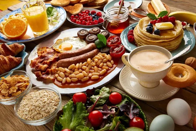 نمونه صبحانه سالم و متعادل با پروتئین و فیبر