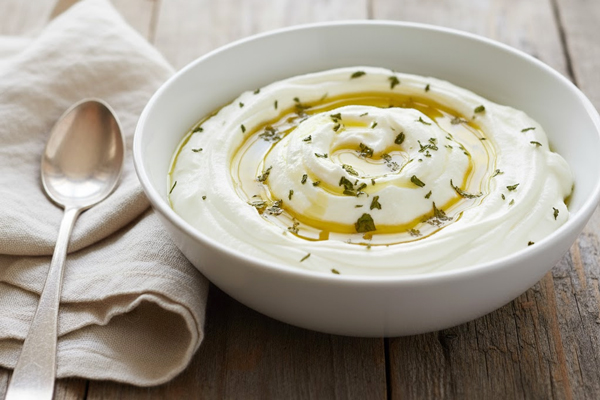 طرز تهیه ماست چکیده خانگی