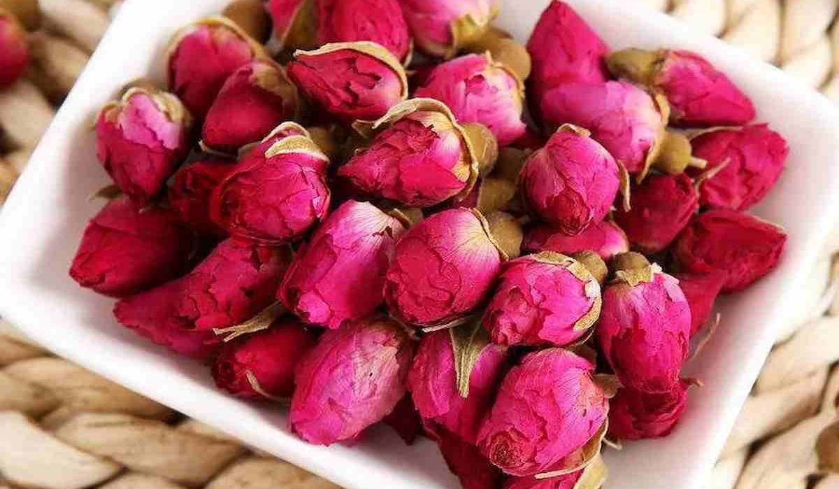 خشک کردن گلبرگ های گل محمدی در منزل