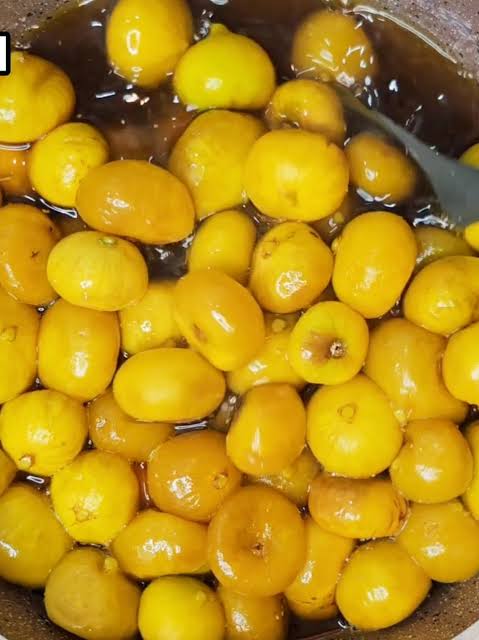 افزودن هل و دارچین به مربای انجیر