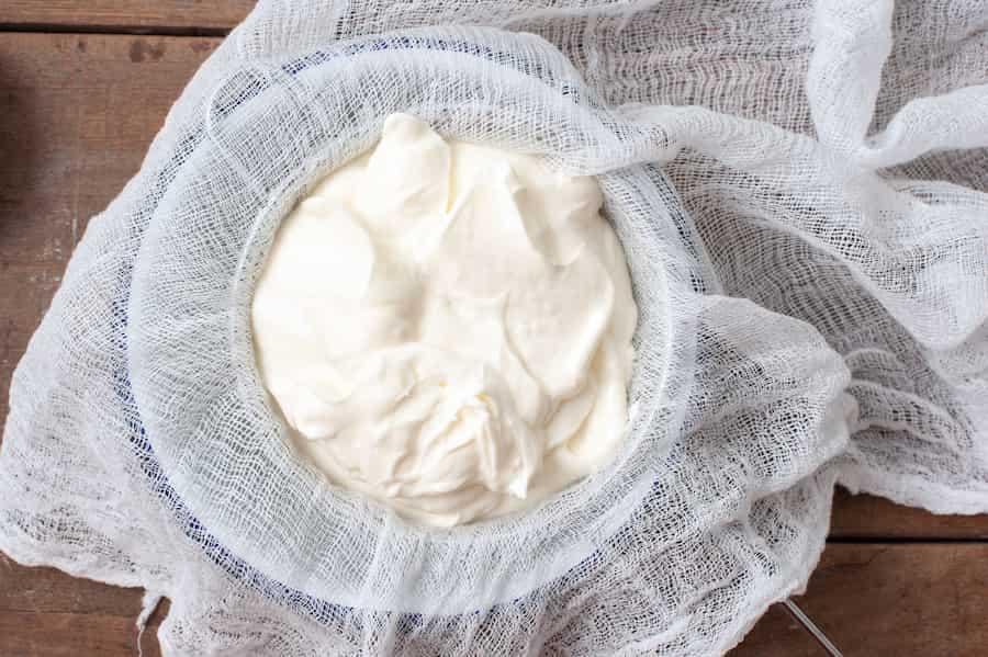 مواد لازم برای تهیه ماست چکیده خانگی