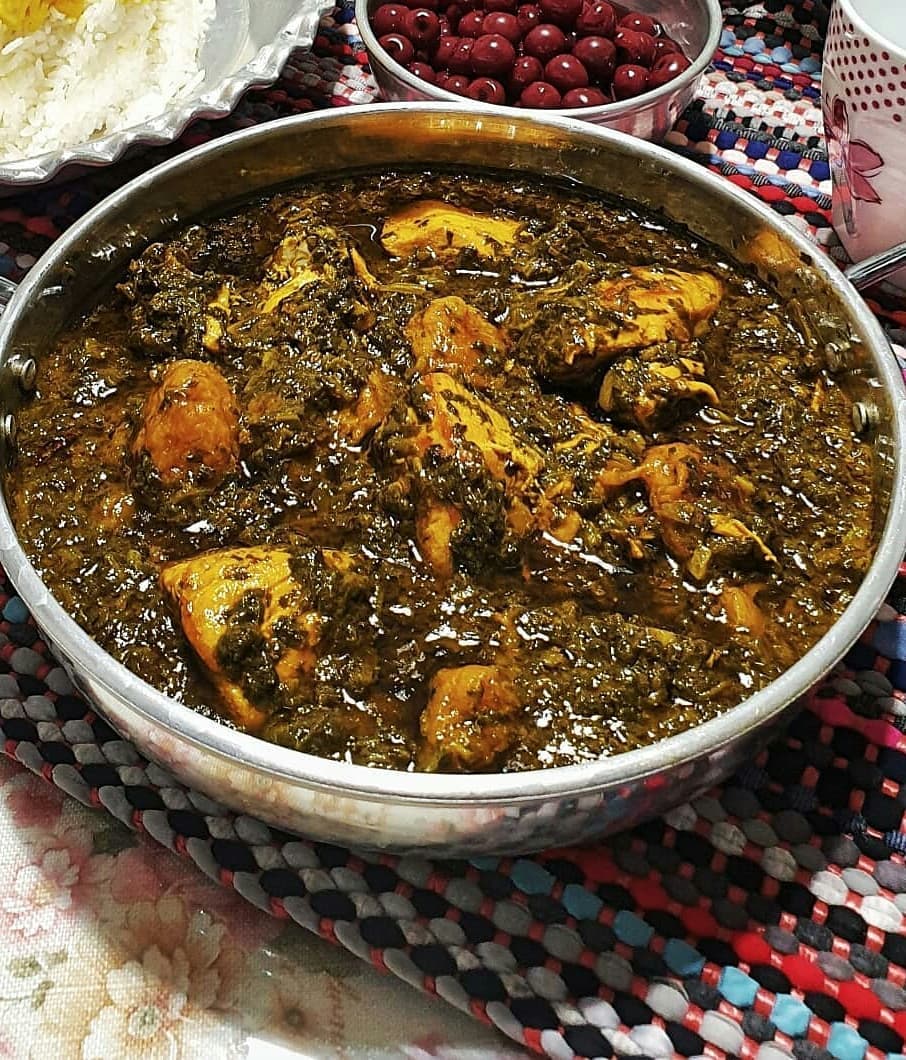 خورش آلو اسفناج با مرغ