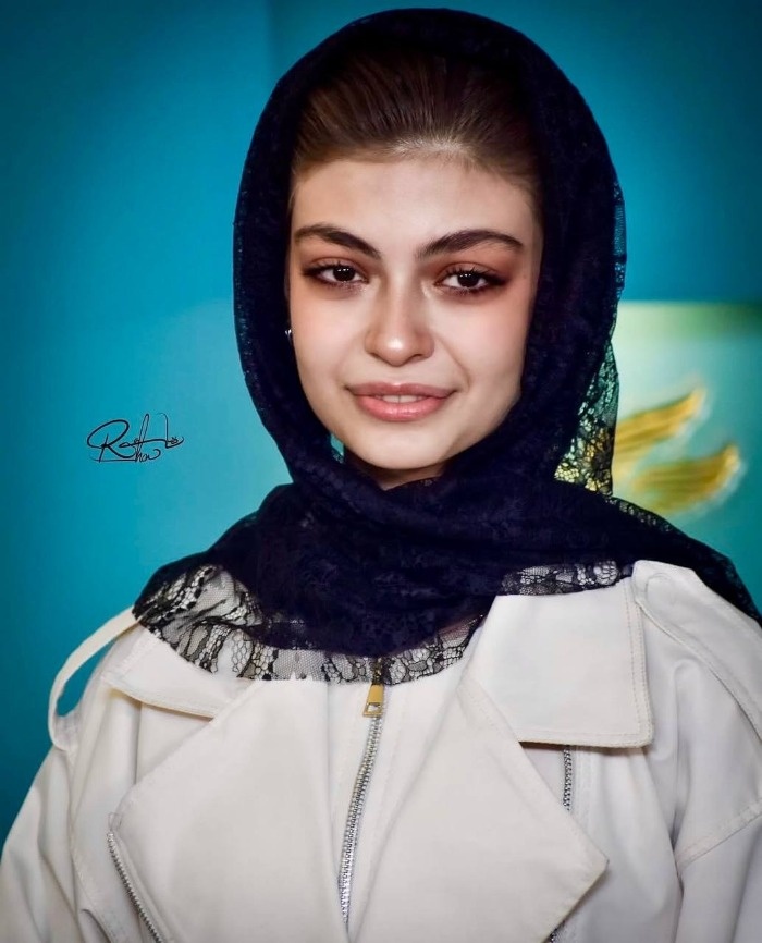 ستایش دهقان بازیگر نقش آوا در سریال کوری