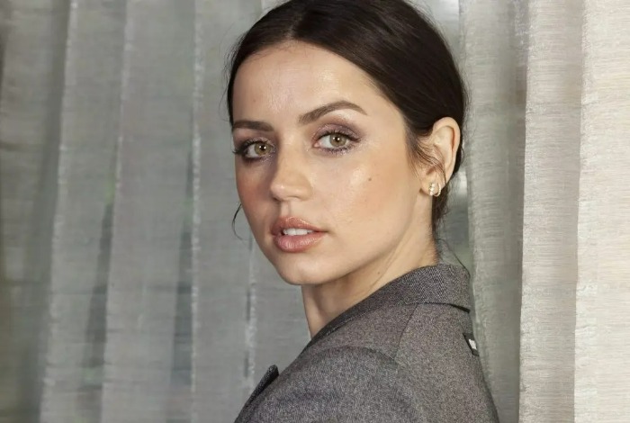بیوگرافی آنا د آرماس