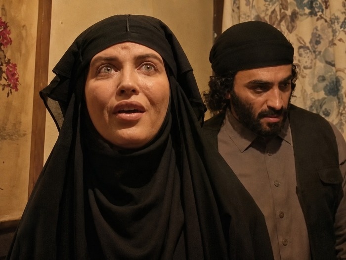 سوزانا آلوز در سریال بیگانگان