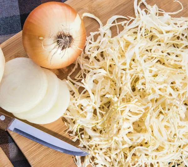 خشک کردن پیاز برای تهیه پودر پیاز