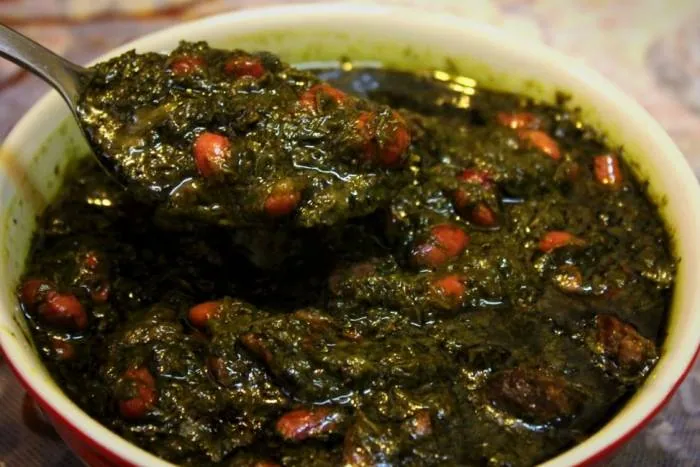 روش آماده سازی و خرد کردن سبزی قورمه سبزی