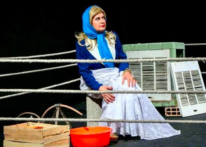 لعیا زنگنه در نمایش اتینا