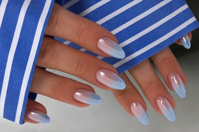 ناخن کروم آبی ساده و براق