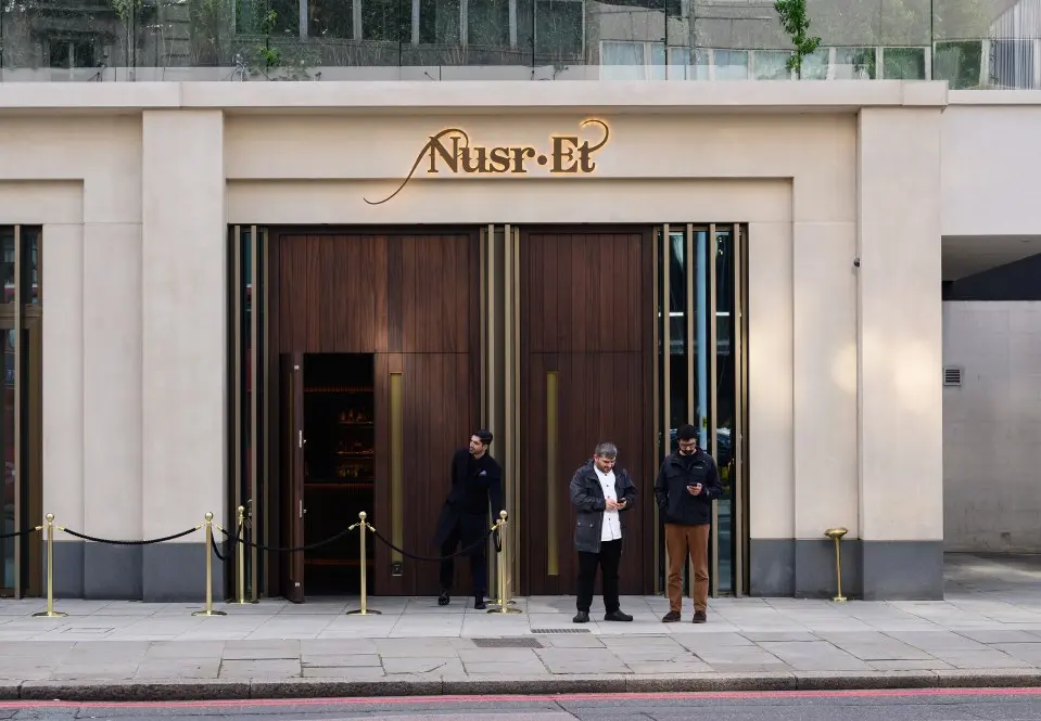 رستوران Nusr-Et و استیکهای گرانقیمت سالت بی