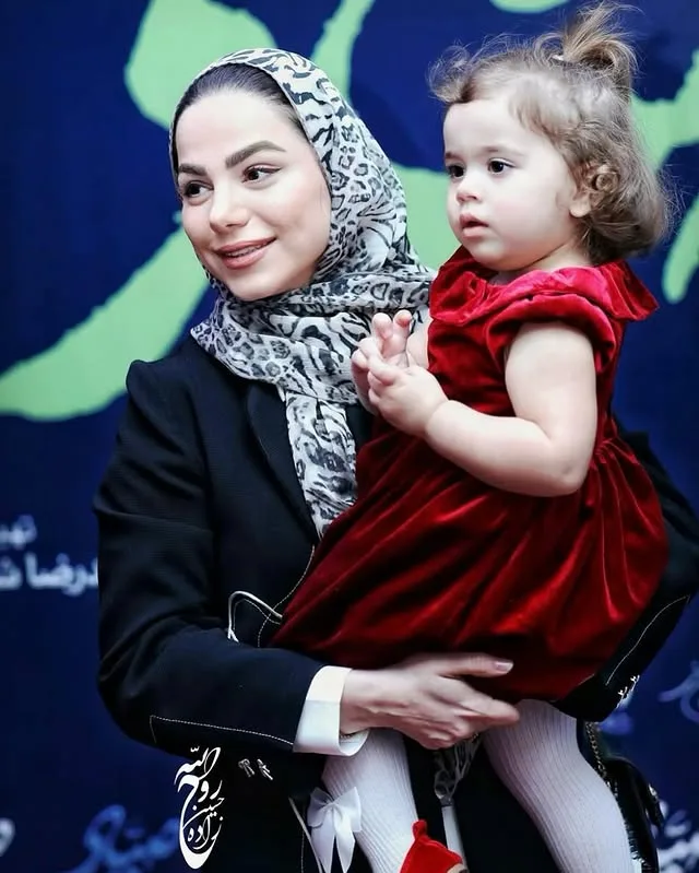 محیا اسناوندی بازیگر و مجری