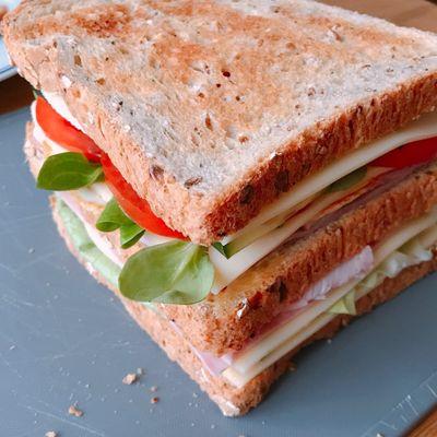ساندویچ ژامبون و پنیر