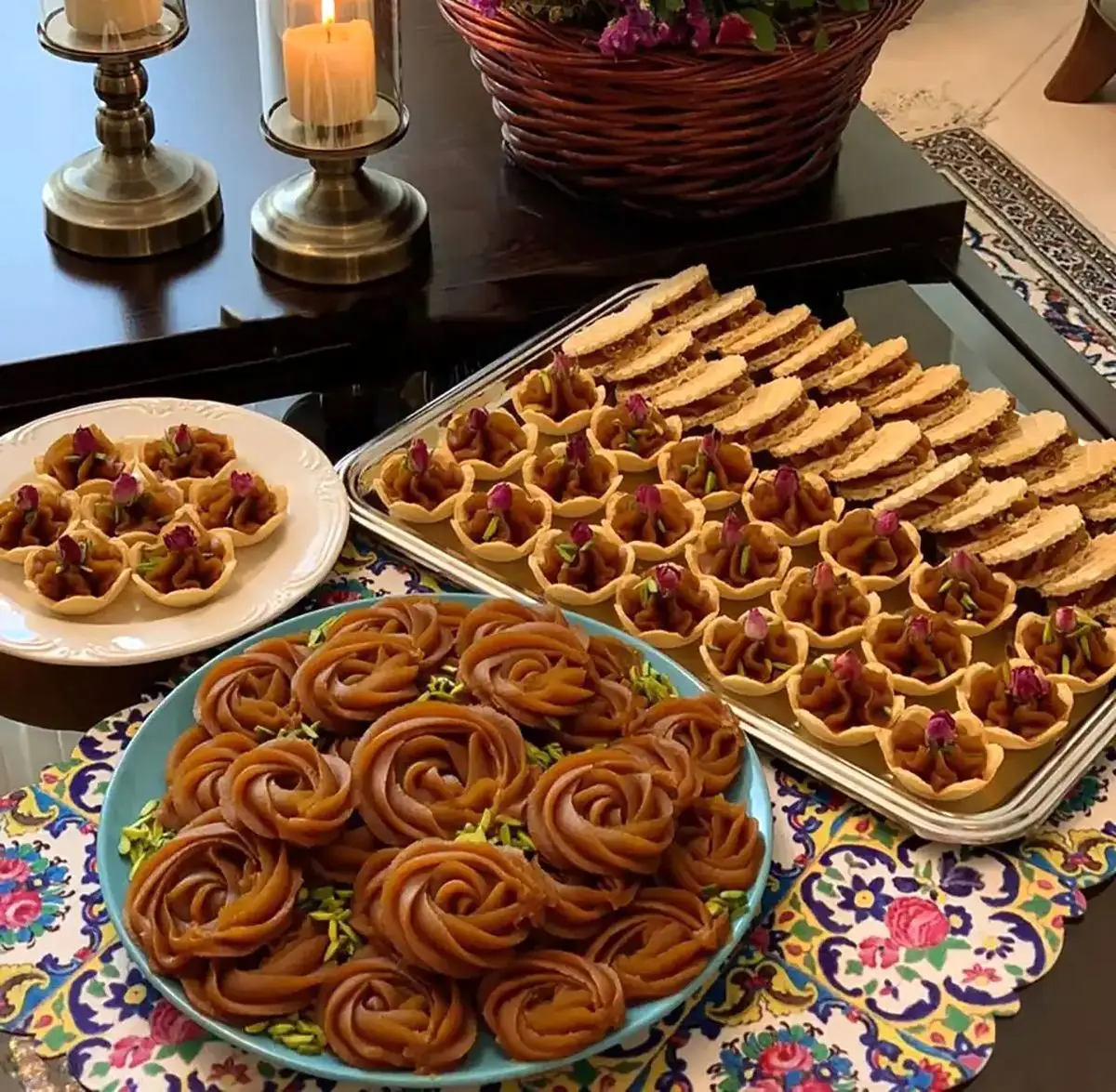 تزیین حلوا با ماسوره و گل رز