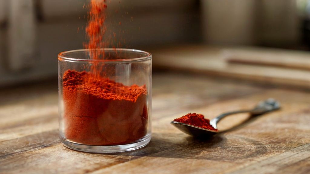 آسیاب و الک کردن پودر گوجه فرنگی خانگی
