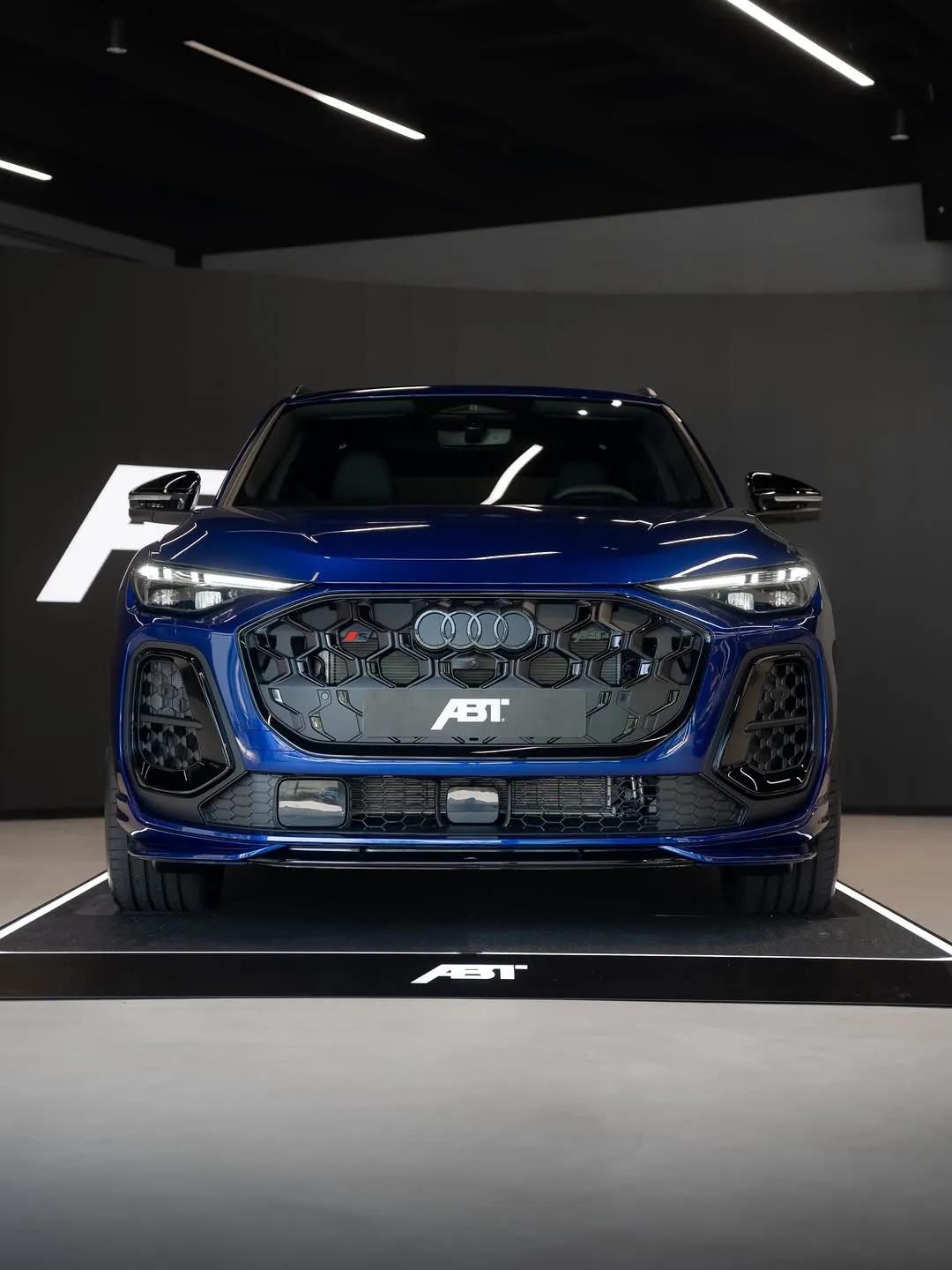 نمای جانبی آئودی SQ5 با تیونینگ ABT