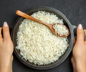 دلیل ریختن سرکه در برنج آبکش