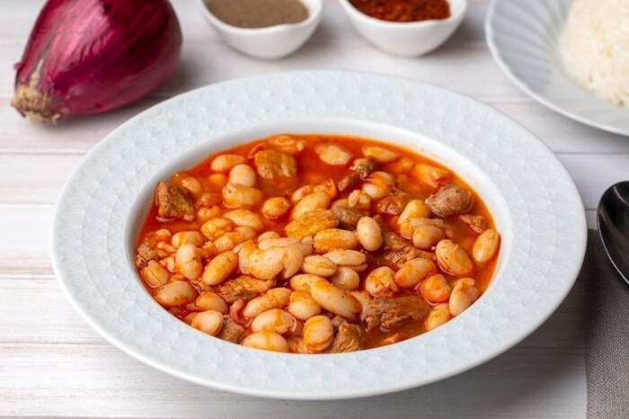 فاصولیه ترکی با لوبیا سفید و گوشت
