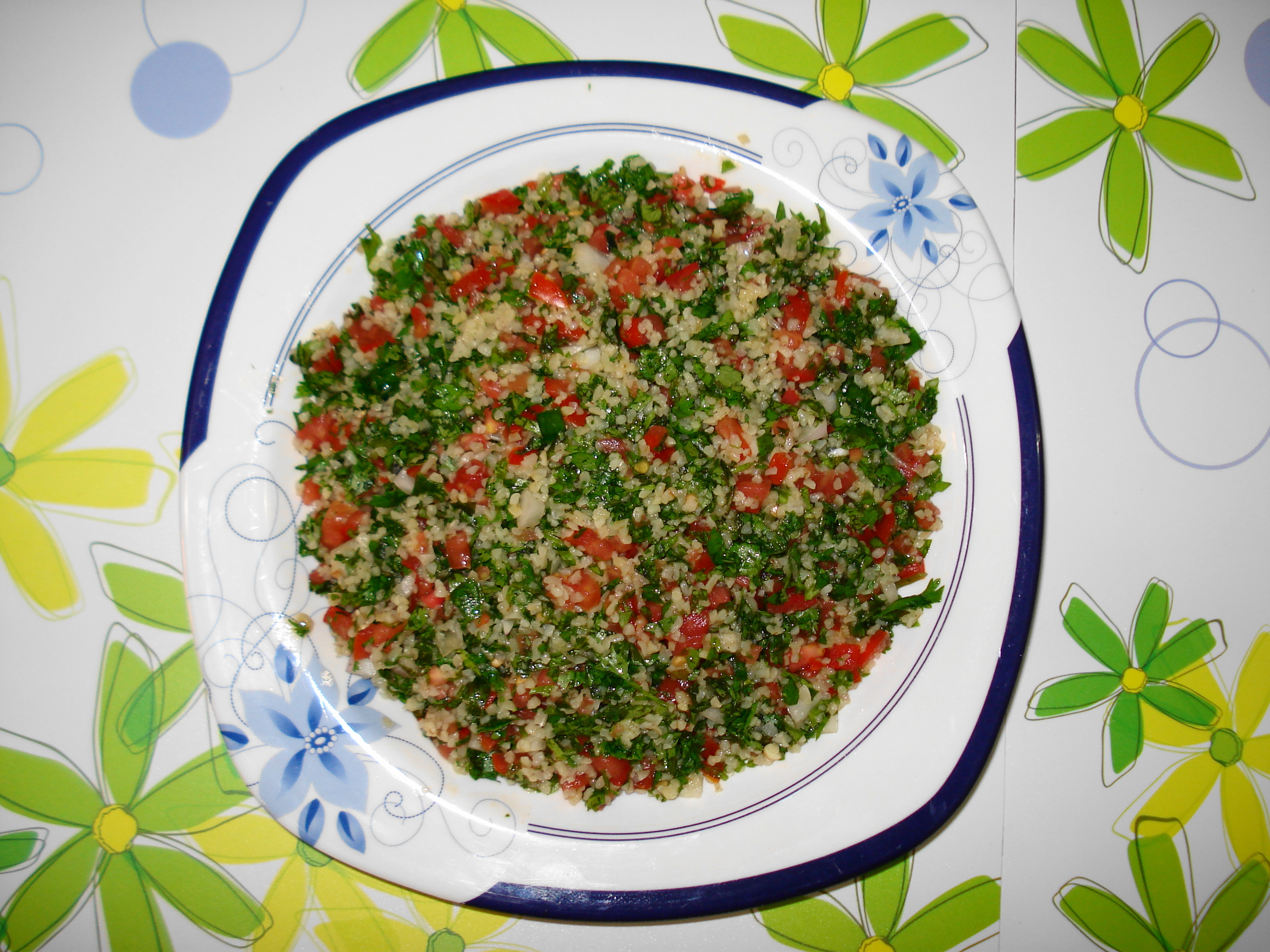 سالاد تبوله لبنانی در ظرف