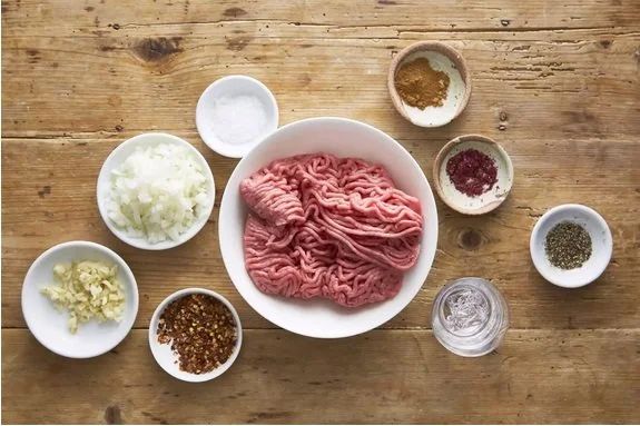 مواد اولیه و گوشت برای تهیه آدانا کباب