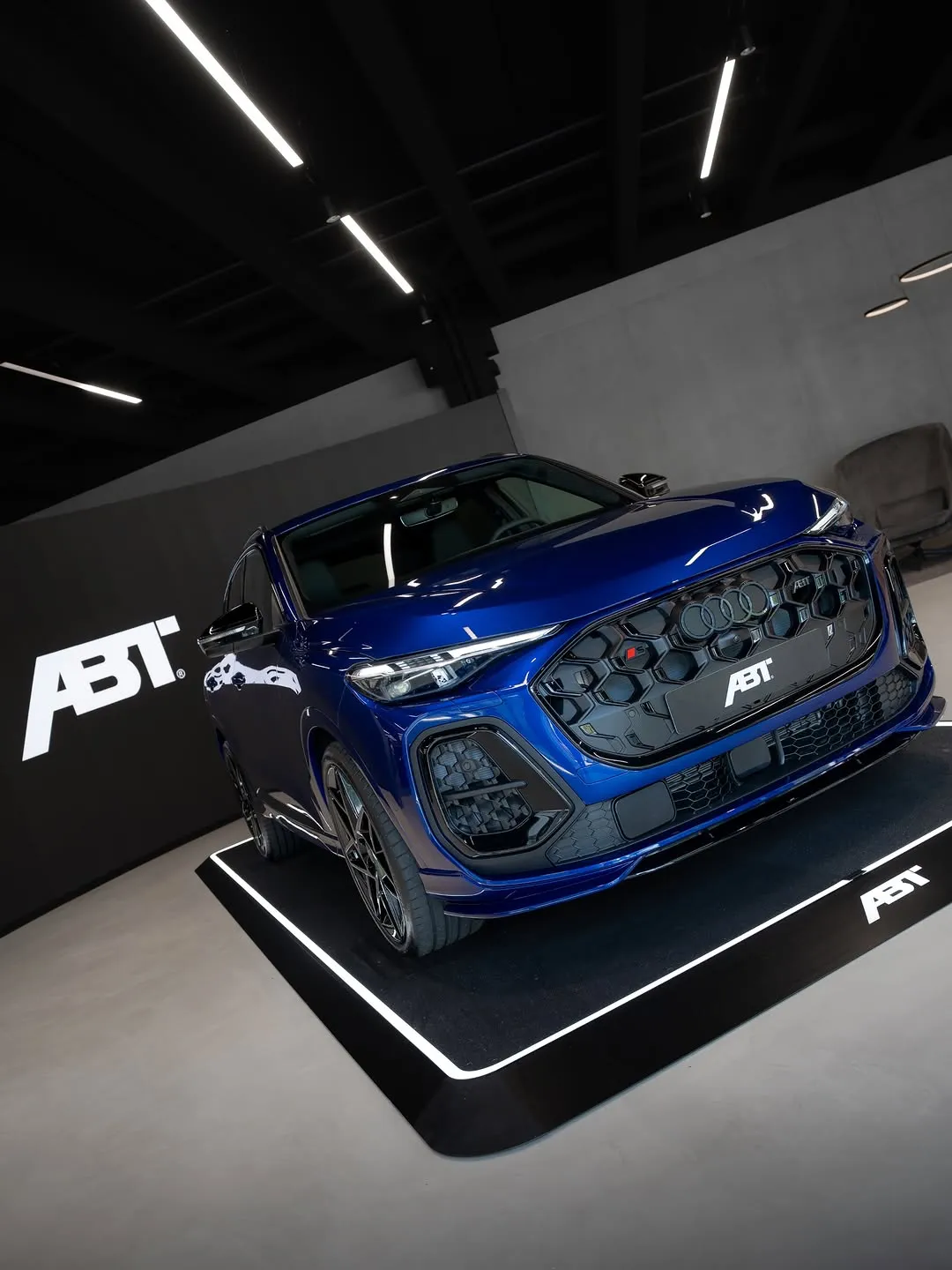 آئودی SQ5 تیونینگ شده توسط ABT با رنگ آبی متالیک