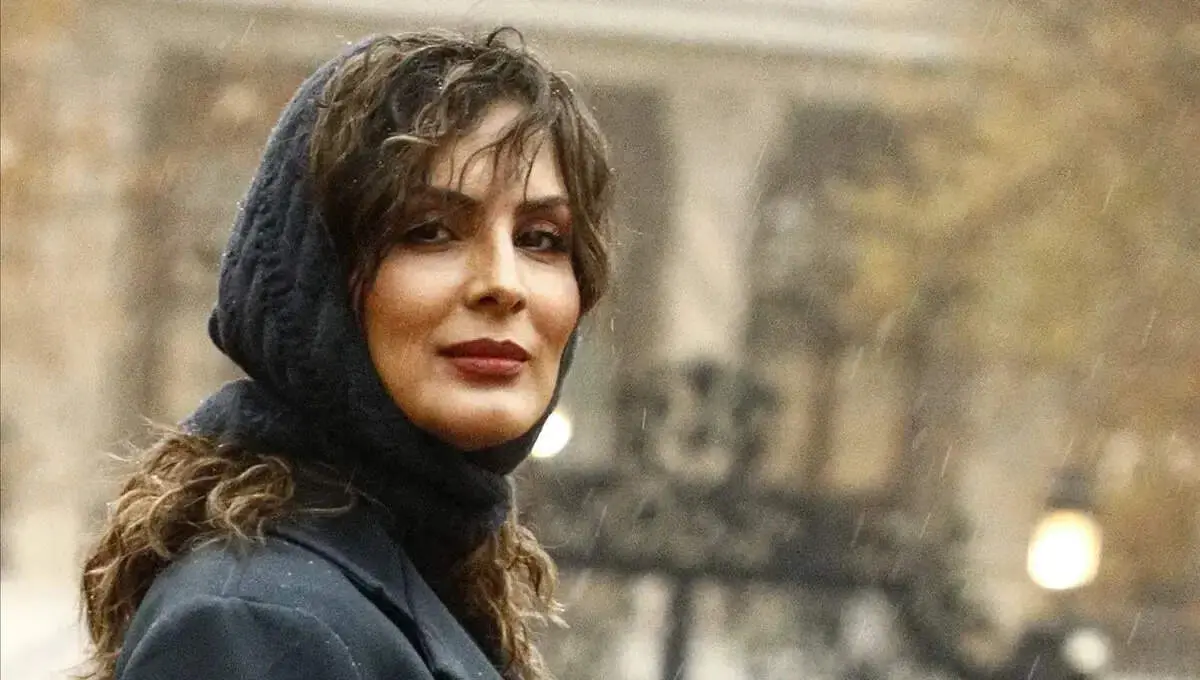 استایل مشکی و نقرهای آرزو تاجنیا در اکران فیلم سگمار