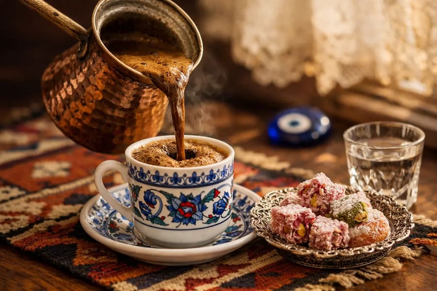 طرز تهیه قهوه با قهوه جوش مسی