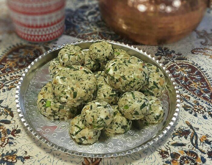 دویماج قزوینی آماده شده با سبزی و گردو