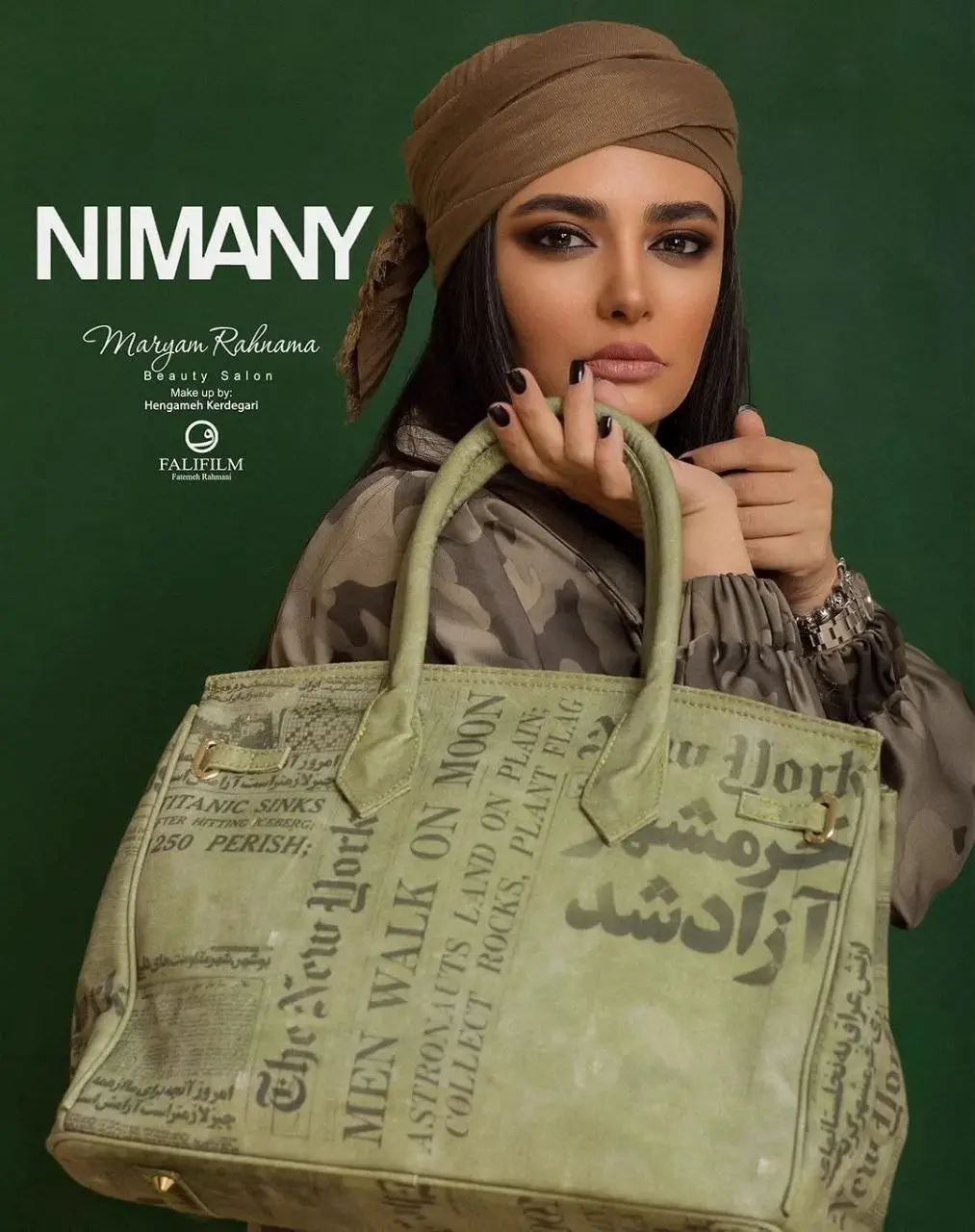 کیف با عبارت خرمشهر آزاد شد در تبلیغ با حضور لیندا کیانی