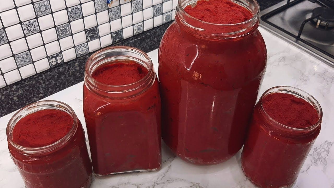 رب گوجه فرنگی خانگی غلیظ در شیشه