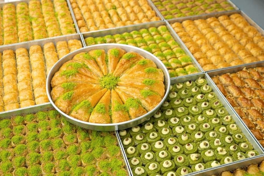 باقلوا گردویی با لایه‌های ترد خمیر