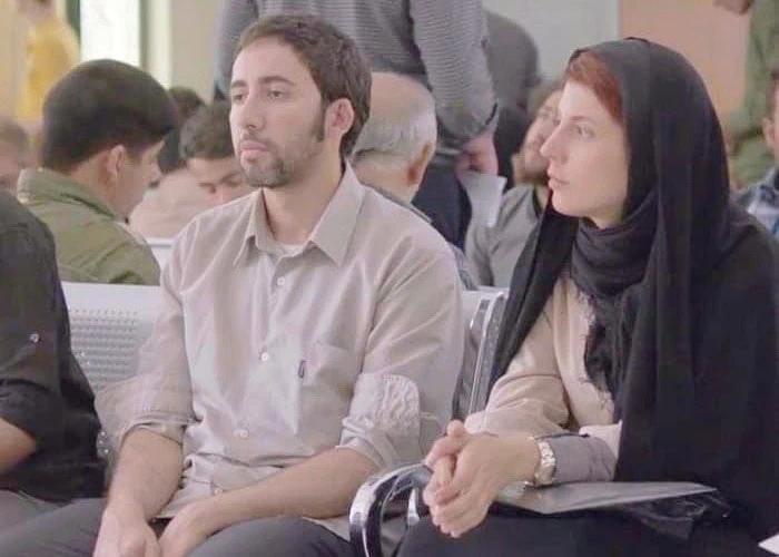 علی منصور در فیلم من در کنار لیلا حاتمی